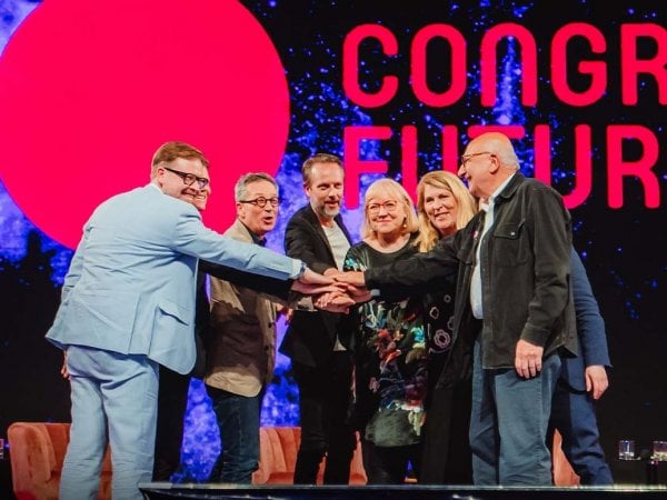 Panel de filósofos en la Primera Cumbre de Congreso Futuro, explorando el impacto de la tecnología en la humanidad.