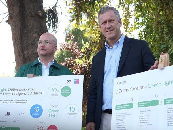 Semáforos sincronizados en Santiago gracias al proyecto Green Light de Google y el Ministerio de Transportes.