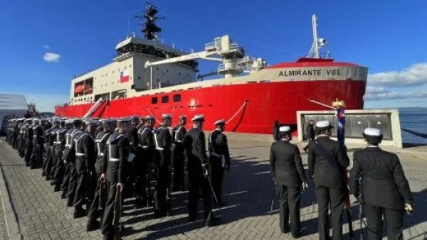 Rompehielos Almirante Viel