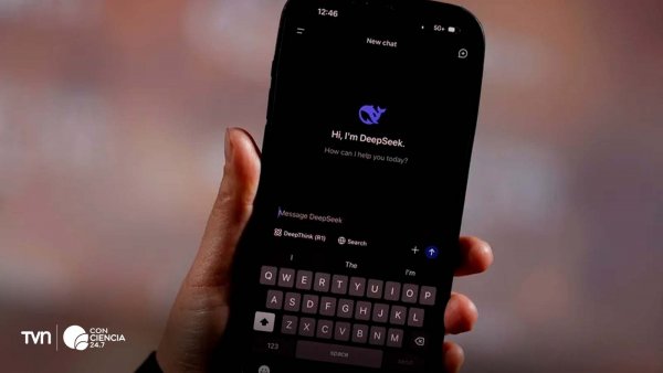DeepSeek, la IA china, es bloqueada en Italia por falta de transparencia en el uso de datos personales.