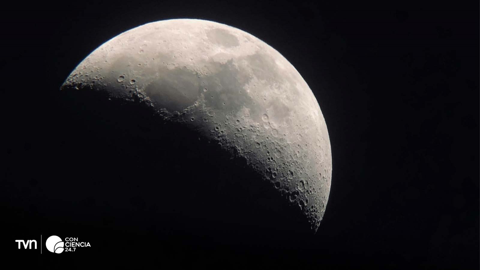 Foto de los cráteres de la Luna.