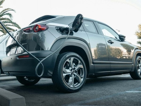 Imagen de un freno de disco de automóvil con partículas en suspensión.