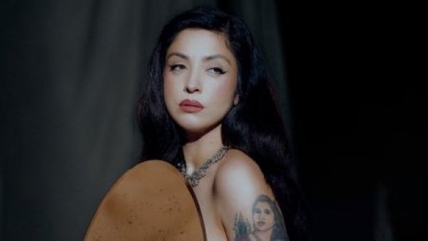 mon-laferte-responde-criticas-artistas-visuales