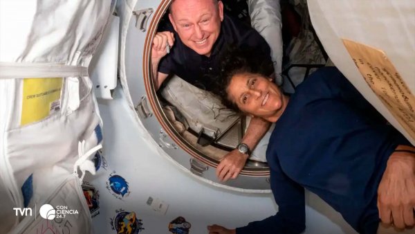 Astronautas Suni Williams y Butch Wilmore en la Estación Espacial Internacional.