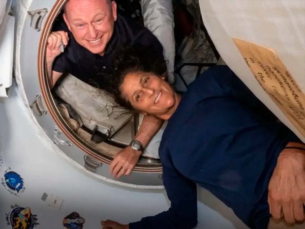 Astronautas Suni Williams y Butch Wilmore en la Estación Espacial Internacional.