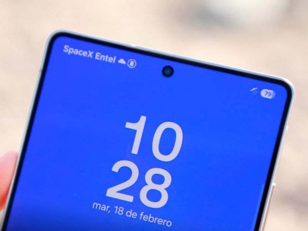 Equipo de Entel y SpaceX realizando la primera prueba de SMS satelital con Starlink Direct to Cell en Chile.