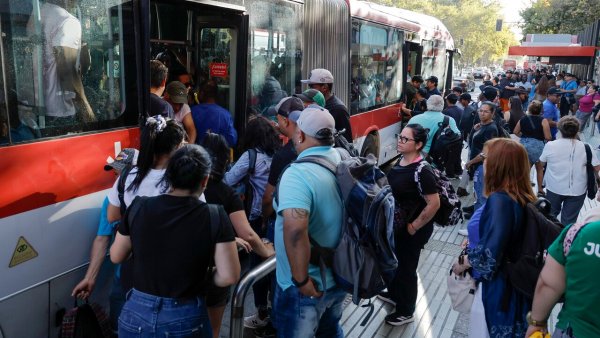 Personas en las calles tras corte de luz