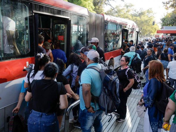 Personas en las calles tras corte de luz