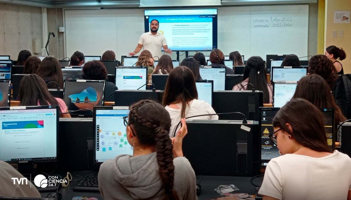 Más de mil becas para niñas chilenas en programación e IA | 24horas