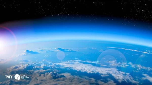 Vista satelital mostrando la recuperación de la capa de ozono sobre la Antártica.