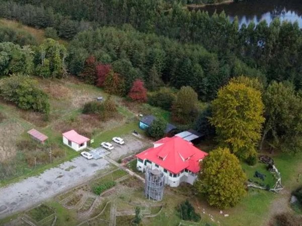 Vista aérea del Centro de Humedales Río Cruces en Valdivia, Chile.