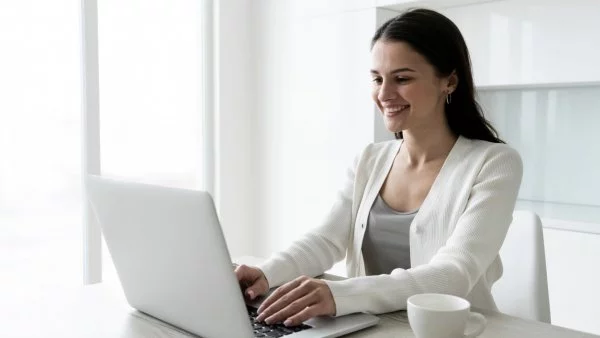 Mujer trabajando. Feria laboral