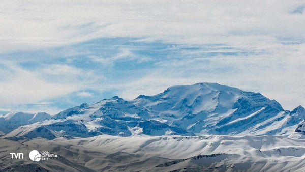 Cordillera de los Andes con una reducción notable de nieve, efecto del cambio climático en Chile.