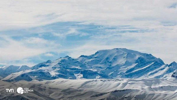 Cordillera de los Andes con una reducción notable de nieve, efecto del cambio climático en Chile.