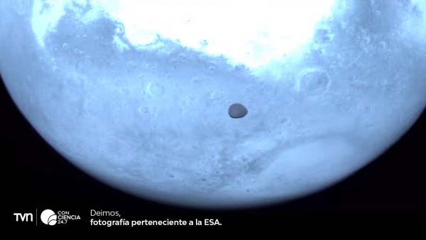 Imagen de Deimos capturada por la sonda Hera en su trayecto hacia el asteroide Dimorfos.