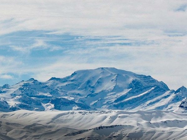 Cordillera de los Andes con una reducción notable de nieve, efecto del cambio climático en Chile.