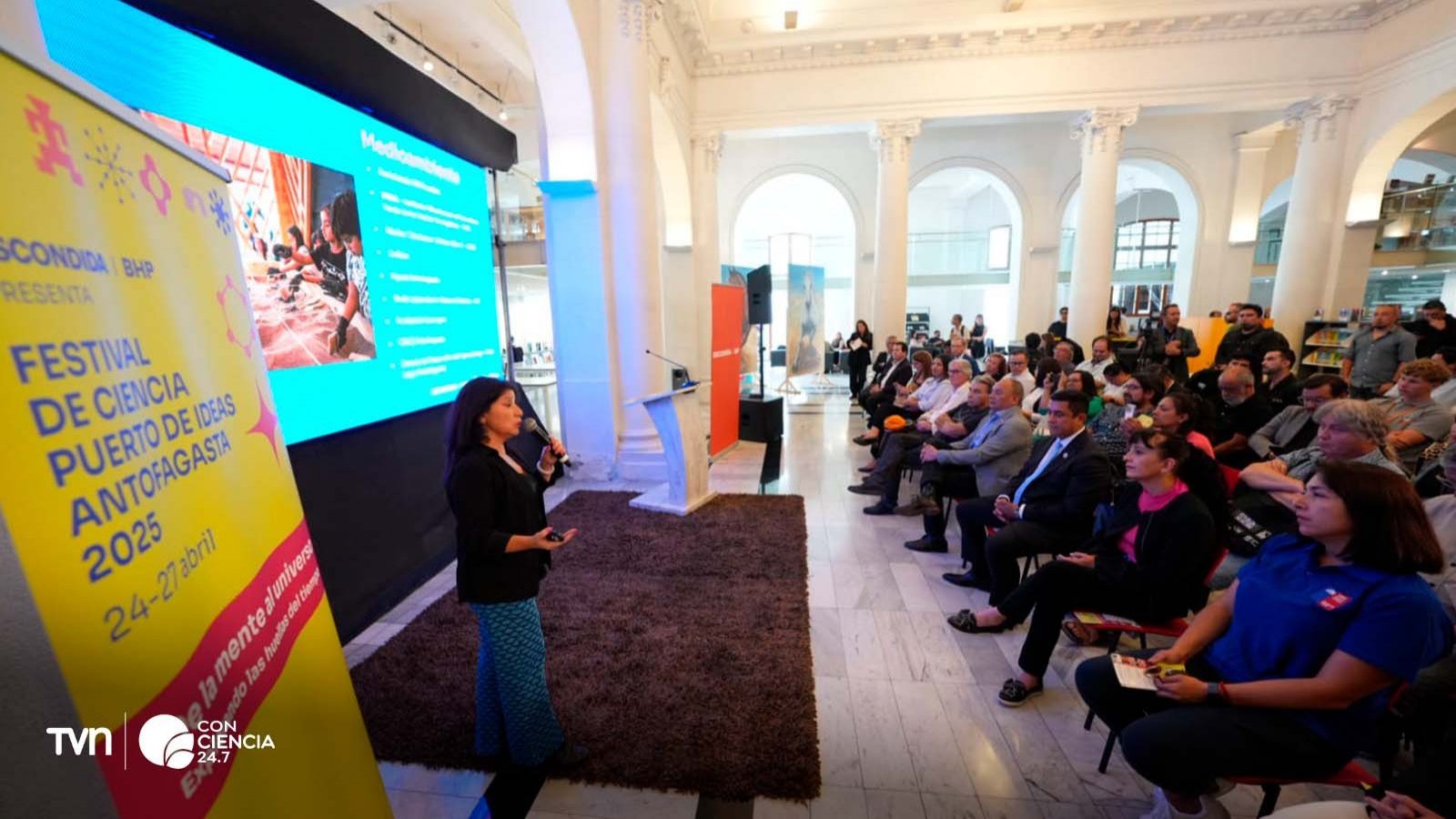 Público disfrutando actividades científicas en el Festival Puerto de Ideas Antofagasta 2025.