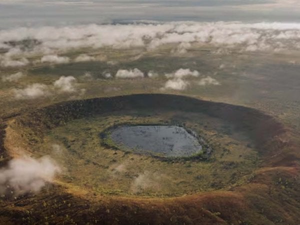 Imagen aérea del cráter de meteorito más antiguo del mundo descubierto en Australia.