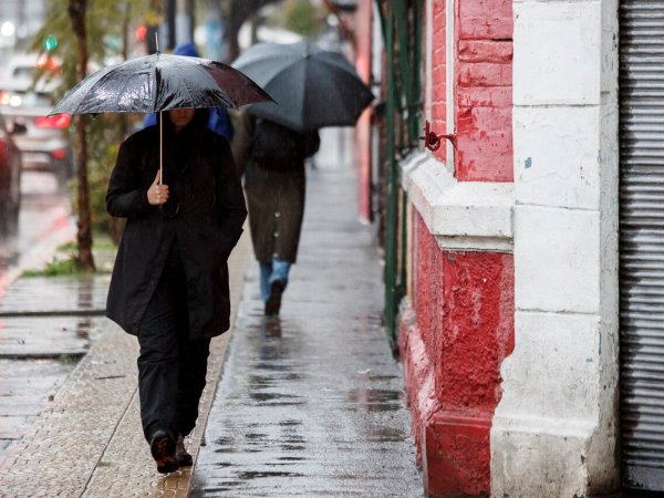 Lluvia en Santiago. Sistema frontal.