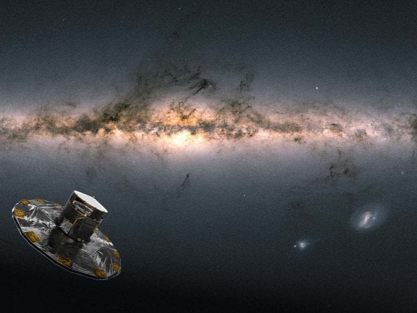 Imagen artística de la sonda Gaia flotando en el espacio frente a un fondo estrellado de la Vía Láctea.