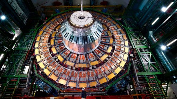 Autoridades chilenas celebran la incorporación al CERN como Estado Miembro Asociado.