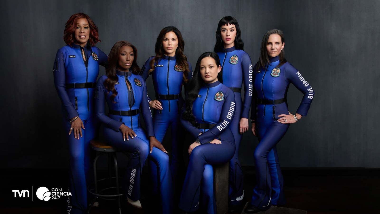 Katy Perry junto a la tripulación femenina de Blue Origin antes del despegue espacial.