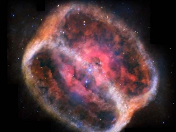 Imagen infrarroja de la nebulosa NGC 1514 tomada por el telescopio James Webb, mostrando anillos de polvo nunca antes vistos.
