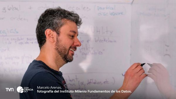 Marcelo Arenas, académico UC e investigador del IMFD, distinguido como Fellow de la ACM por sus aportes a la ciencia de datos.
