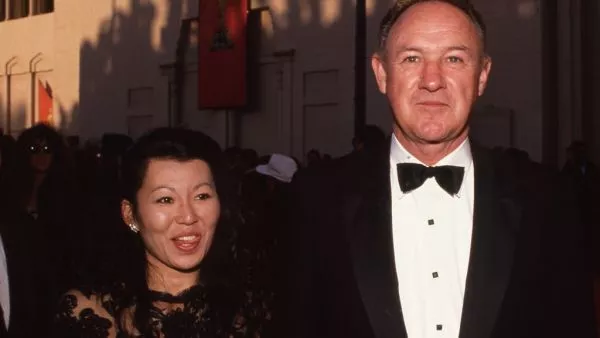 Gene Hackman y Betsy Arakawa