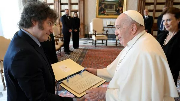 Papa Francisco y Javier Milei