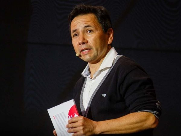 Andrés Navas durante su charla sobre el número Pi en el Festival Puerto de Ideas Antofagasta 2025.