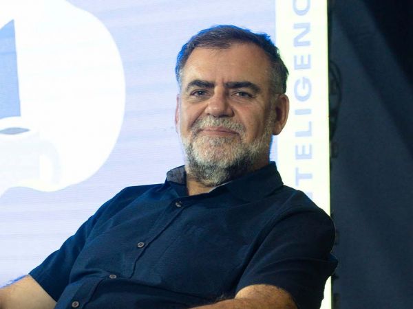 Ricardo Baeza Yates reflexiona en Puerto de Ideas Antofagasta 2025 sobre los riesgos de la inteligencia artificial y la necesidad de fortalecer la inteligencia humana.