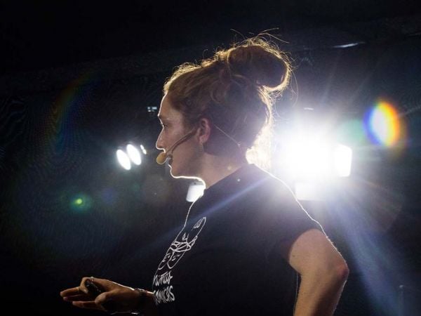 Francisca Garay en su charla en Puerto de Ideas Antofagasta 2025.