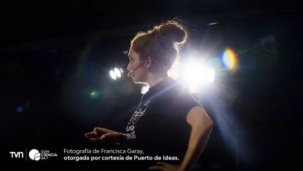 Francisca Garay en su charla en Puerto de Ideas Antofagasta 2025.