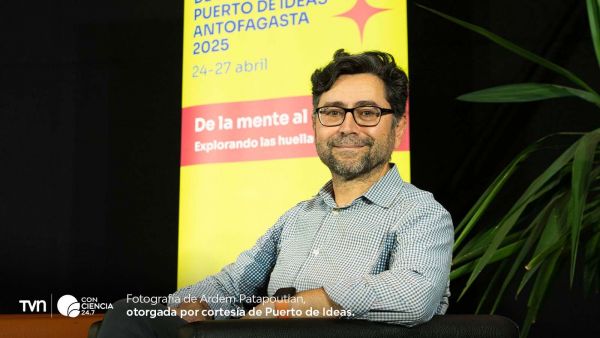 Ardem Patapoutian en Puerto de Ideas Antofagasta 2025 explicando su descubrimiento sobre el tacto y el dolor.