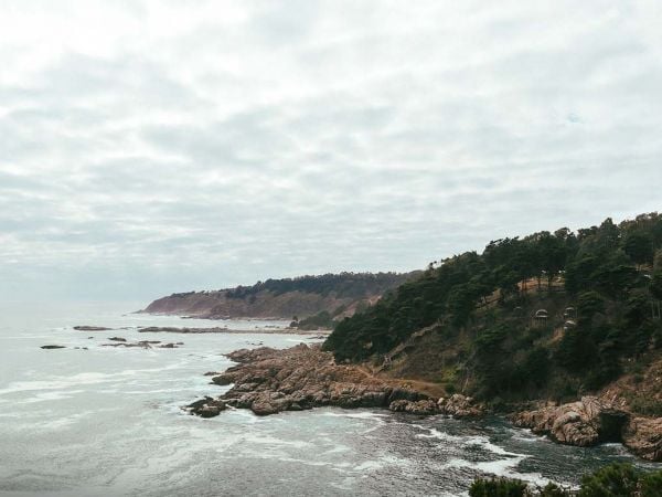 Pescadores artesanales chilenos junto a autoridades locales en el lanzamiento del programa de conservación marina en Ventanas, Valparaíso.