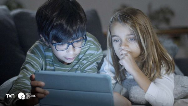 Adolescentes con ansiedad usan más tiempo las redes sociales.