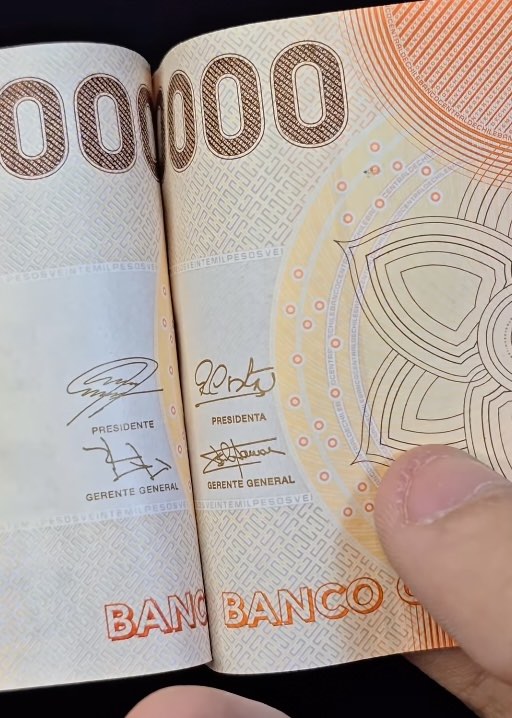 Billete con palabra presidenta