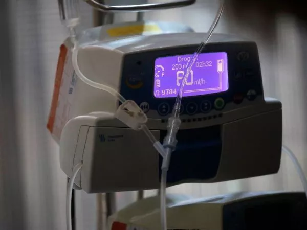 Senador Castro pide a Contraloría fiscalizar licencias médicas prolongadas en el Hospital San José