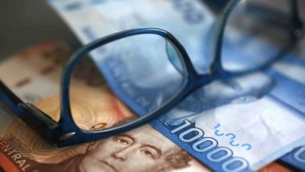 Dinero y unos lentes