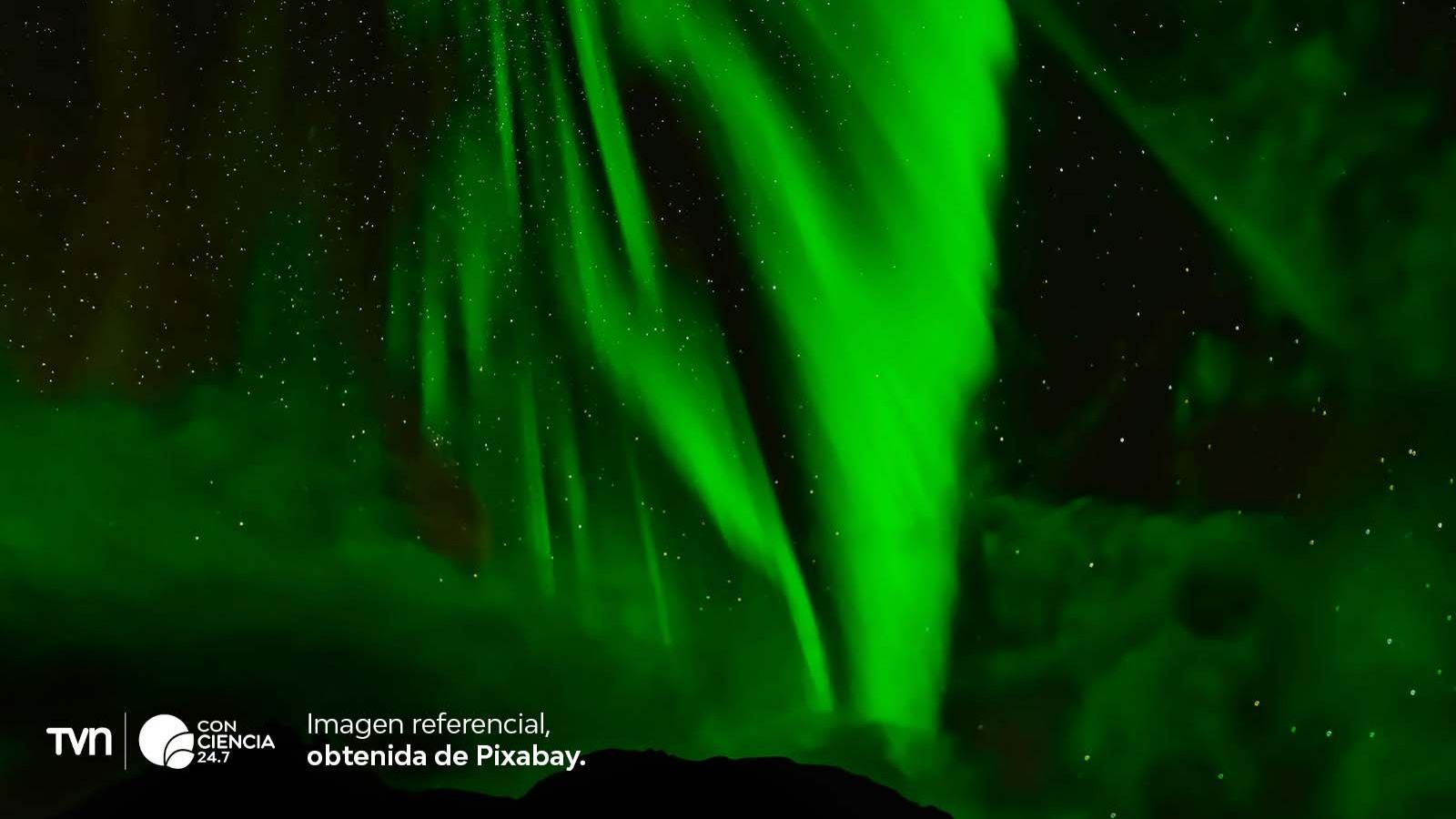 Imagen referencial de una aurora verde captada desde el cráter Jezero por el róver Perseverance en Marte tras una tormenta solar.
