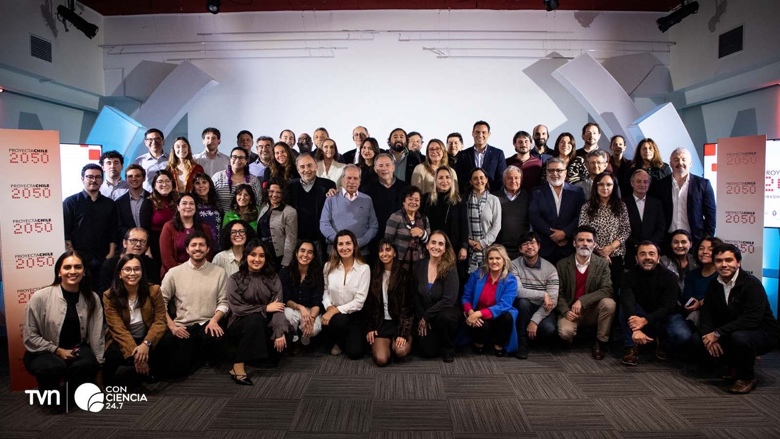 Reunión de expertos y expertas en Proyecta Chile 2050 para definir los ejes estratégicos del futuro del país.