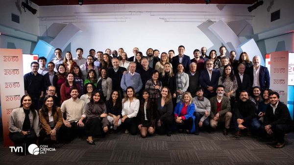 Reunión de expertos y expertas en Proyecta Chile 2050 para definir los ejes estratégicos del futuro del país.