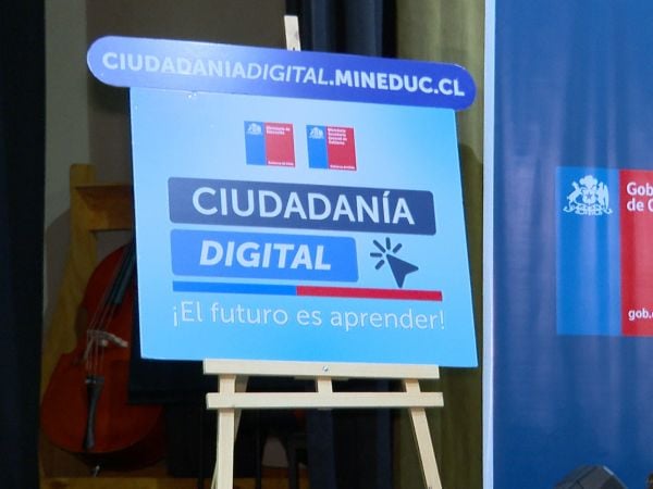 Promueven uso seguro de celulares e internet