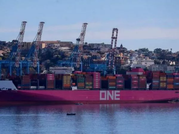 Barco con containers