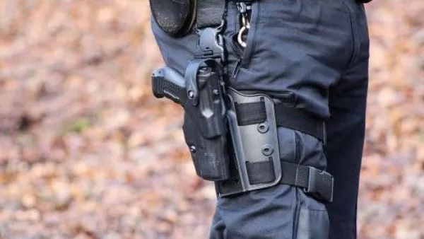 Policía con un arma en Argentina