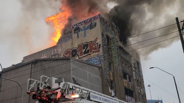 Incendio consumió dependencias del antiguo Teatro Pacífico