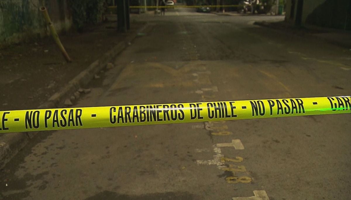 Mujer es atropellada por su propio vehículo tras sufrir portonazo: delincuentes son adolescentes