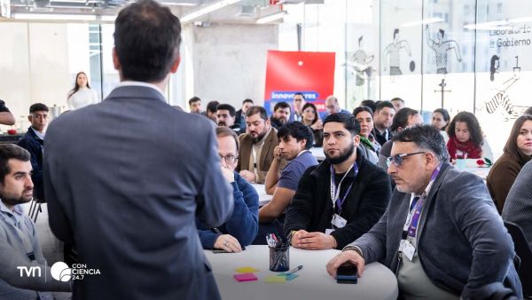 Funcionarios municipales de distintas comunas participan en taller de IA organizado por MinCiencia y CENIA para resolver problemas ciudadanos con Latam GPT.