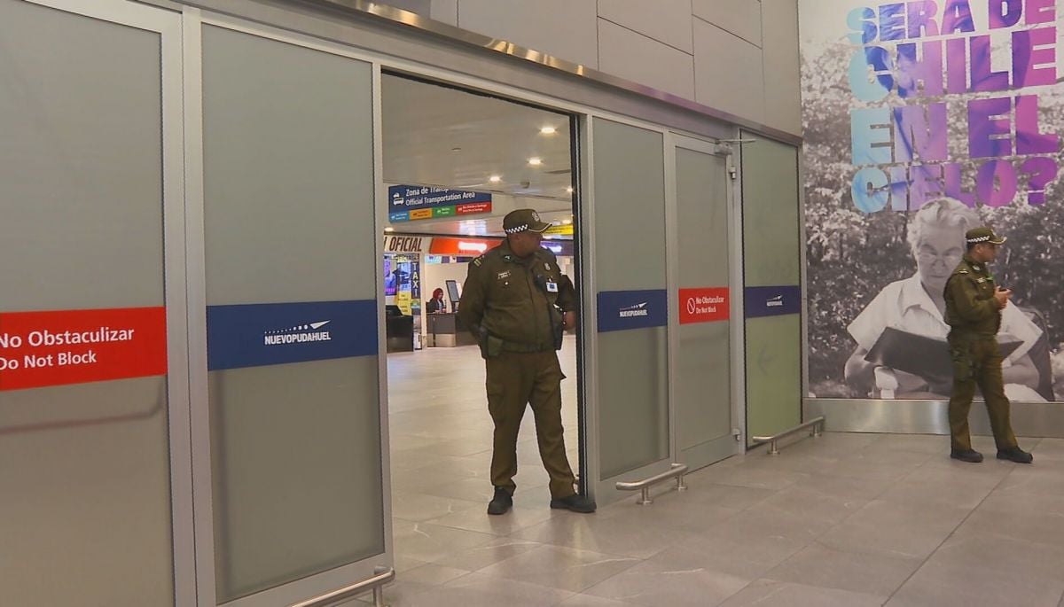 Segundo avión con chilenos deportados desde EE.UU. llegó a Chile